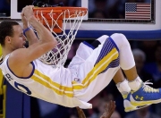 熊猫体育下载-杰伦·格林爆发破冰，新疆队强行终结灰熊连胜神话