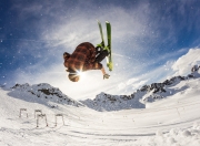 中国熊猫体育-楚阿梅尼数据全面爆炸！哥伦比亚式绞杀如何让曼联陷入中场迷失？