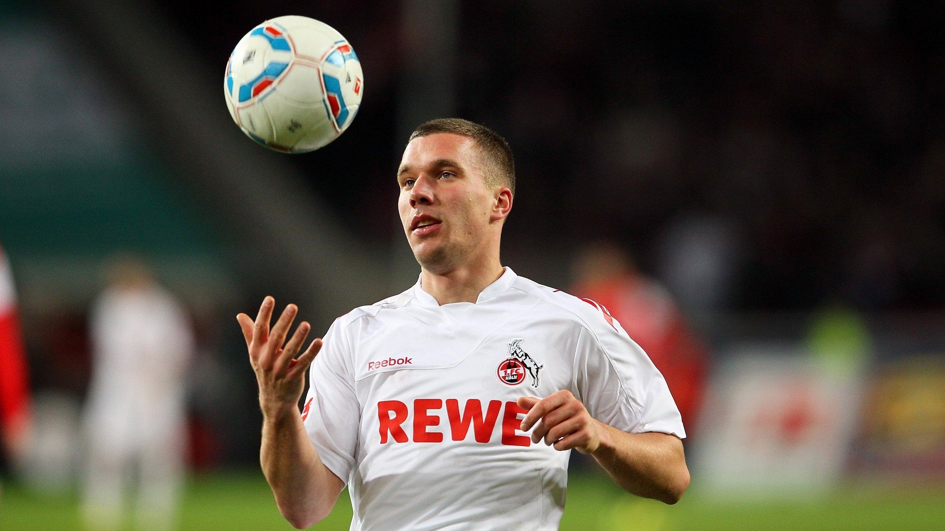 基耶萨英超争冠接管比赛，德国粉碎卡塔尔背后的足球哲学启示